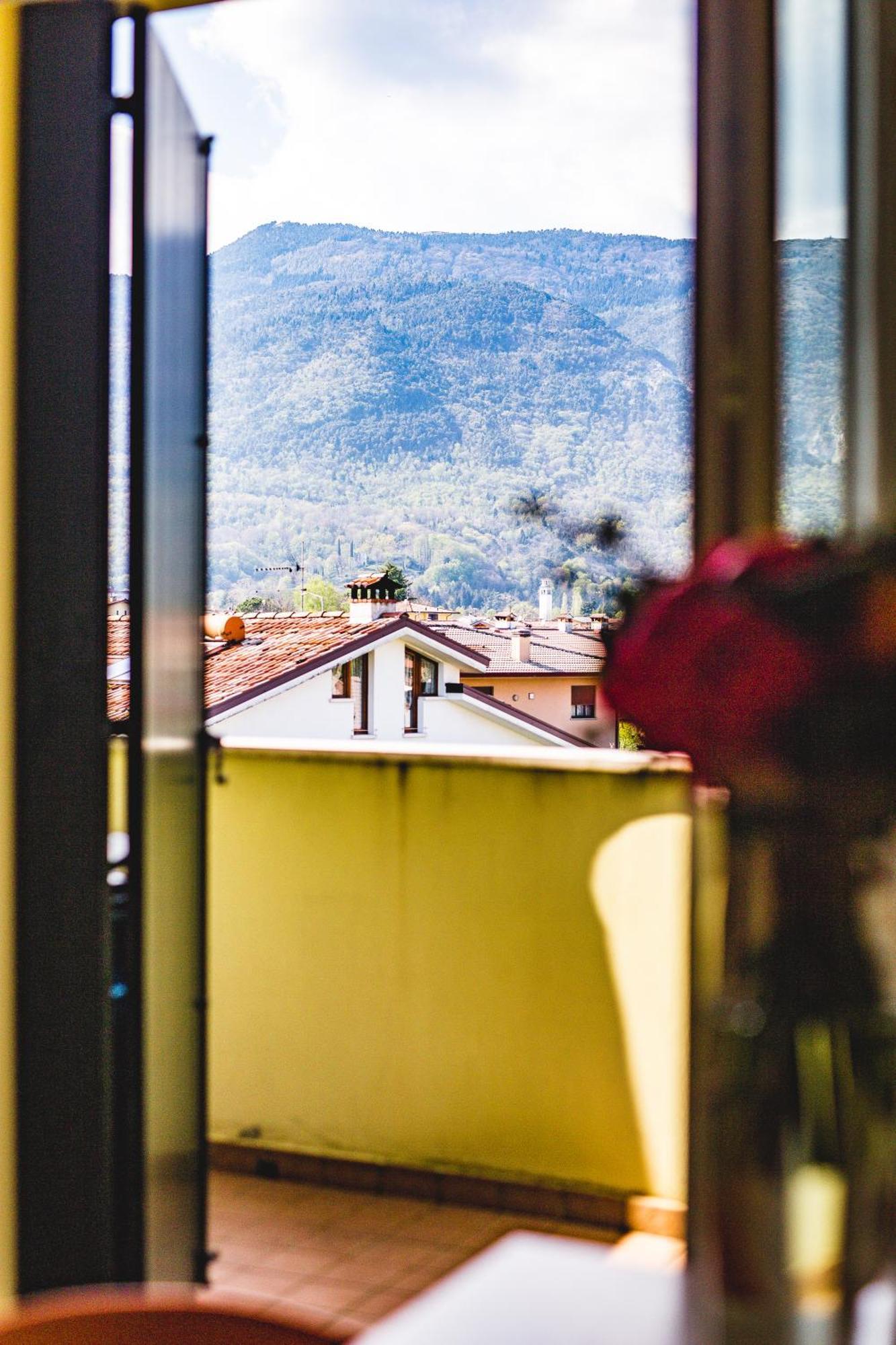 Appartamento Borgo Peschiere Maniago Exterior photo